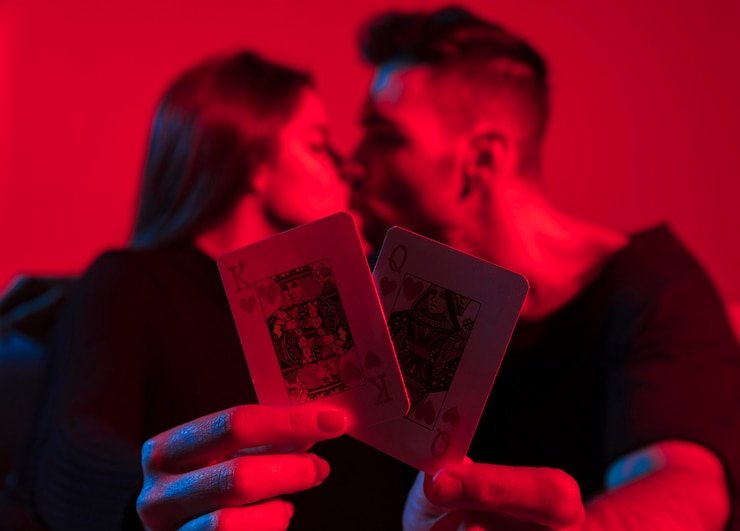 Warm casino table visual introducing c33332 mobile entertainment in Bangladesh